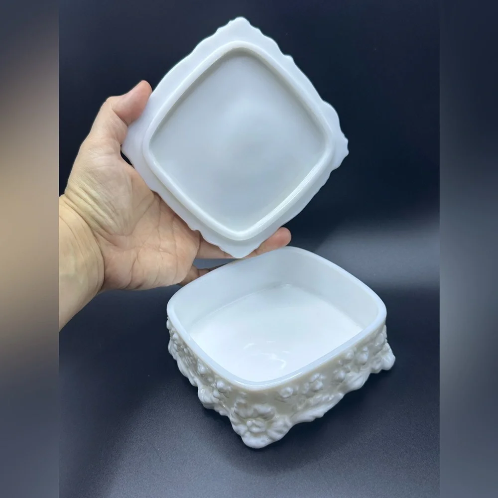 Jenny Lind Fostoria Vanity White Embossed Jewelry Box lidded